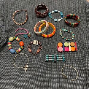 Lot Of 14 Wooden Stackable Bangle Mixed Bracelets Boho Stretch Colorful